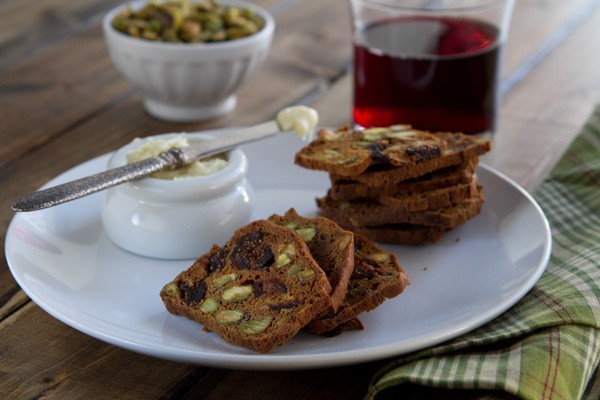 Post image for Fig and Pistachio Crackers