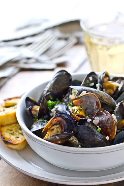 Quick mussels with garlic herb butter and white wine