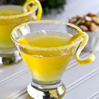 This lemoncello Cocktail with Prosecco recipe is incredibly easy and amazingly delicious!