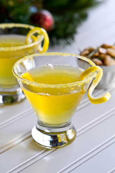 This lemoncello Cocktail with Prosecco recipe is incredibly easy and amazingly delicious!