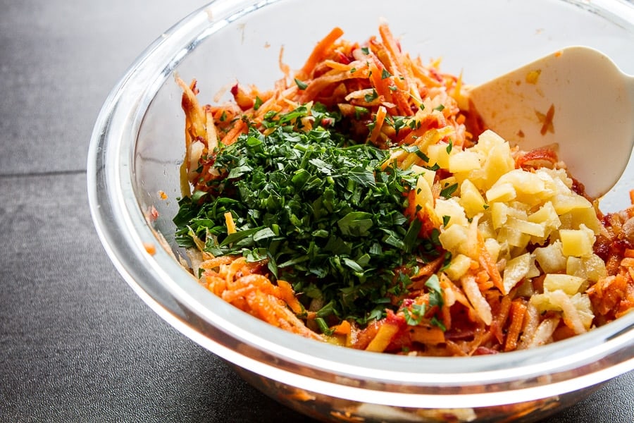 moroccan-carrot-salad Stirring moroccan carrot salad