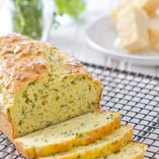 This easy vegetarian appetizer Cheese and Herb Quick Bread or cake sale in french is full of fresh herbs, cheese and fruity olive oil. Perfect for parties!